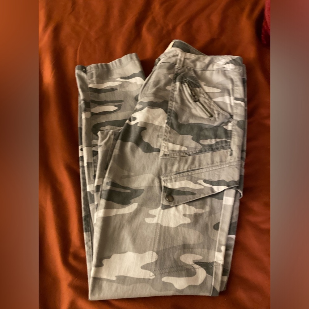 Junior’s Sz 9 camouflage pants